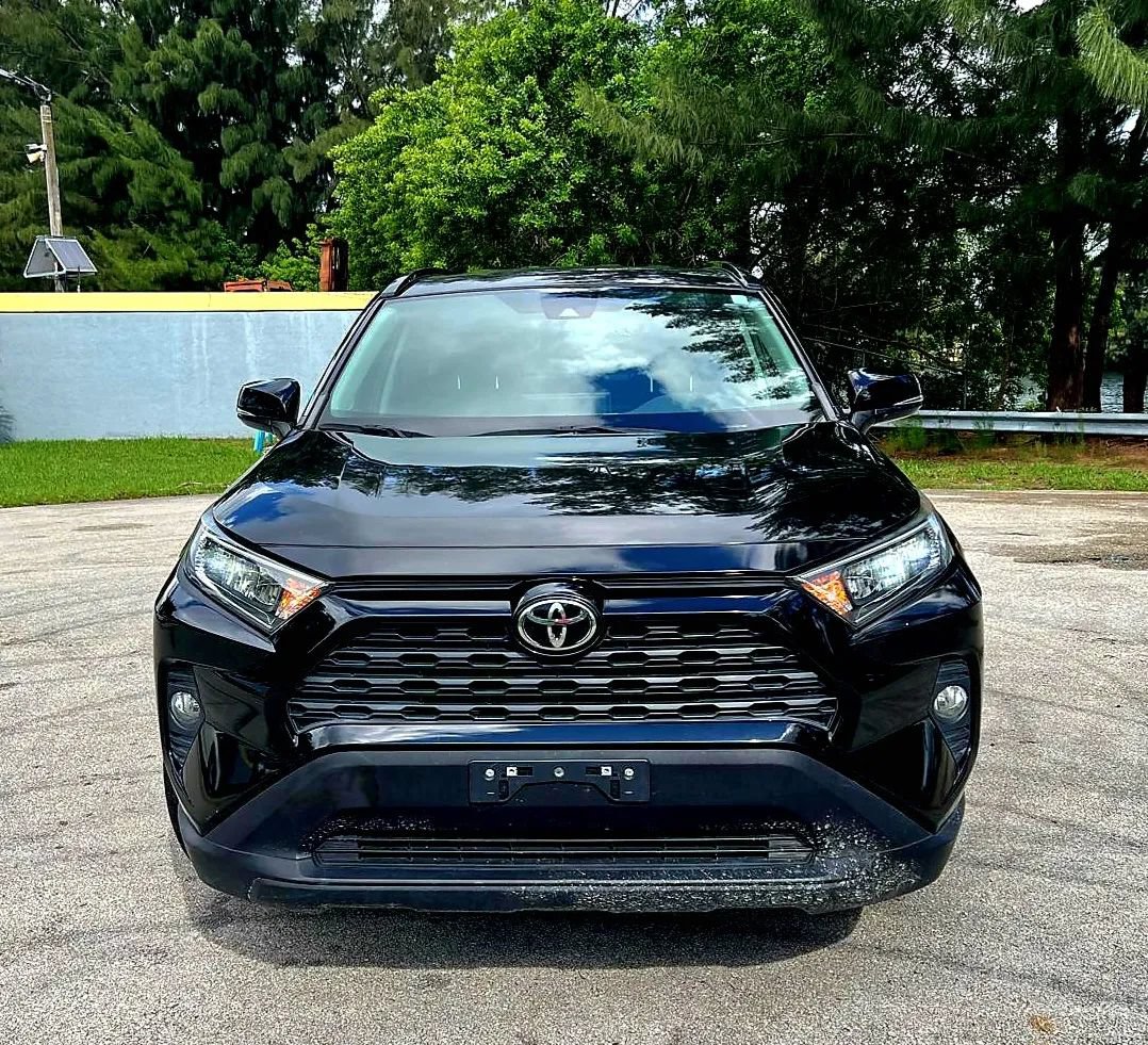 Used 2021 Toyota RAV4 XLE AWD/4WD image 2