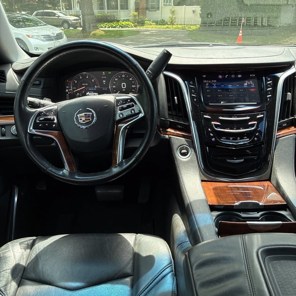 Used 2015 Cadillac Escalade Luxury AWD/4WD image 8