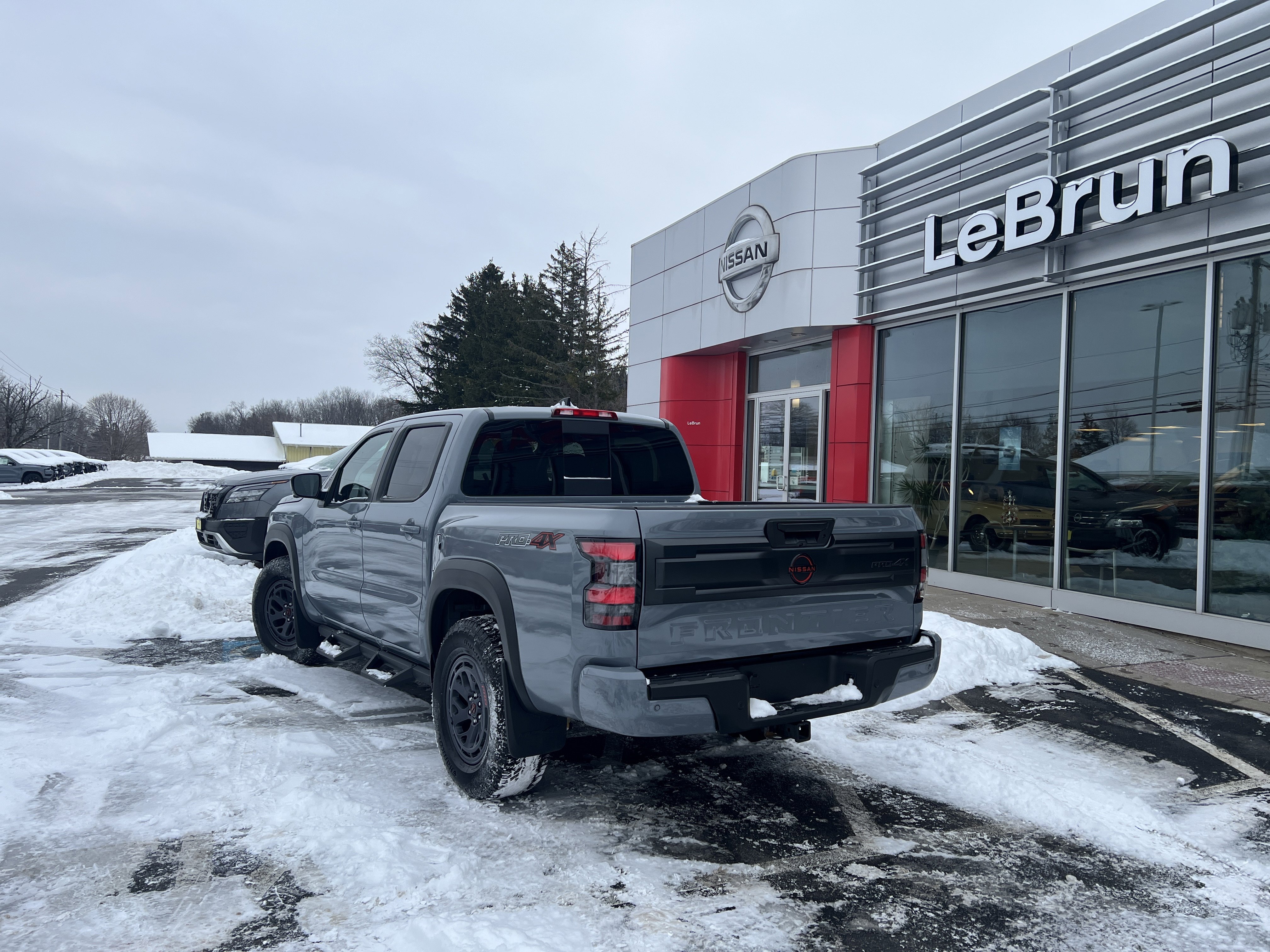 Used 2025 Nissan Frontier PRO-4X w/ Pro Convenience Package image 7