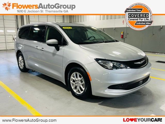 Used 2023 Chrysler Voyager LX image 1