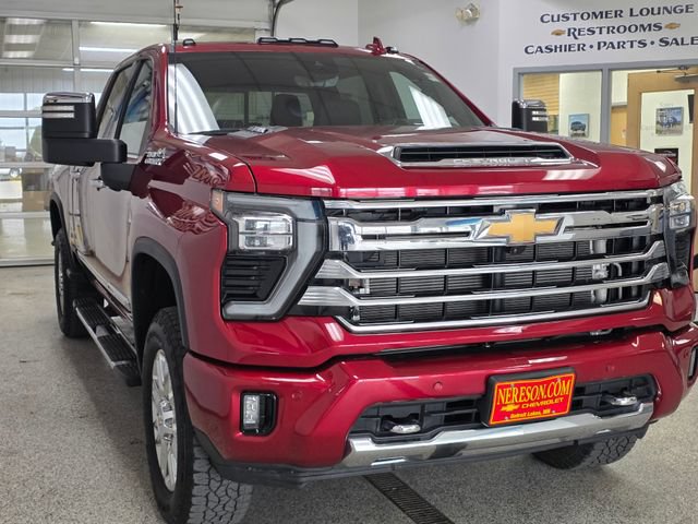 Used 2025 Chevrolet Silverado 2500 High Country w/ High Country Premium Package AWD/4WD image 3