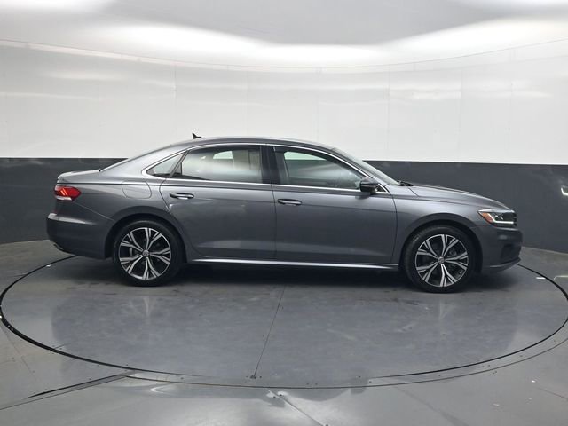 Used 2021 Volkswagen Passat 2.0T SE image 3
