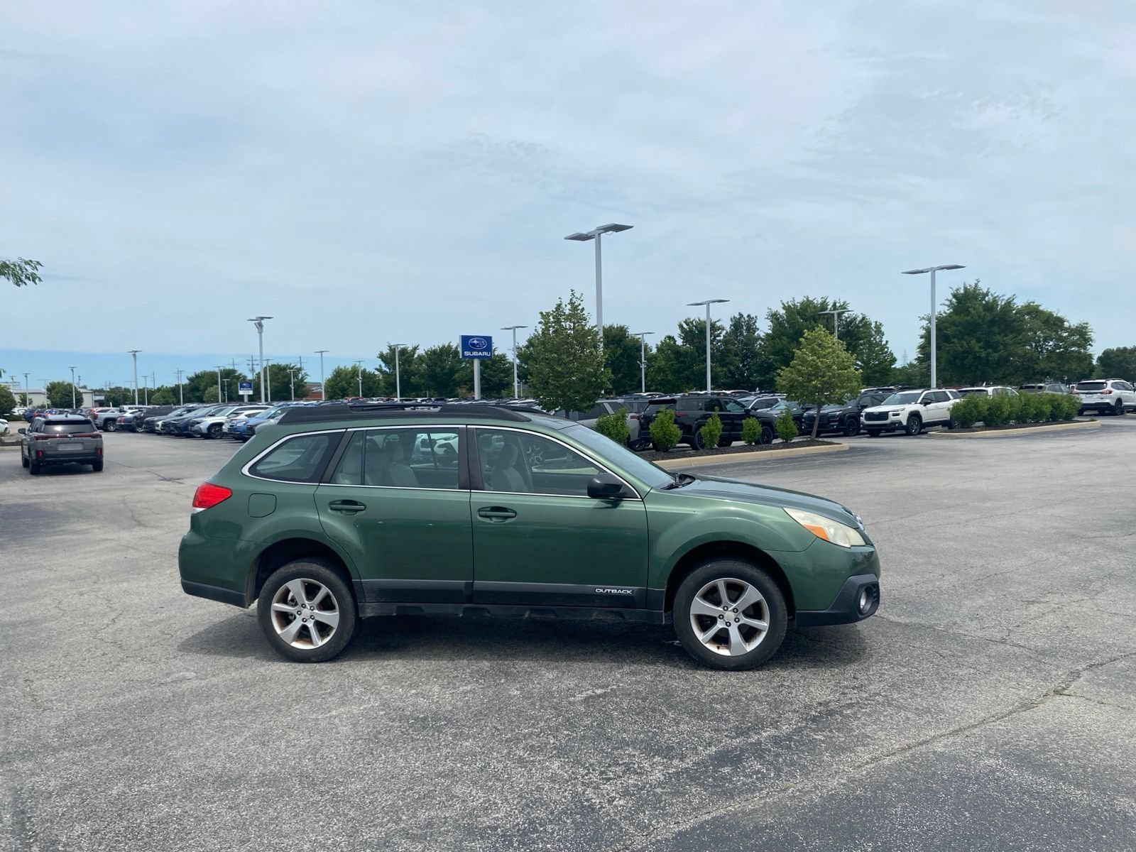 Used 2014 Subaru Outback 2.5i w/ Alloy Wheel Package AWD/4WD image 12