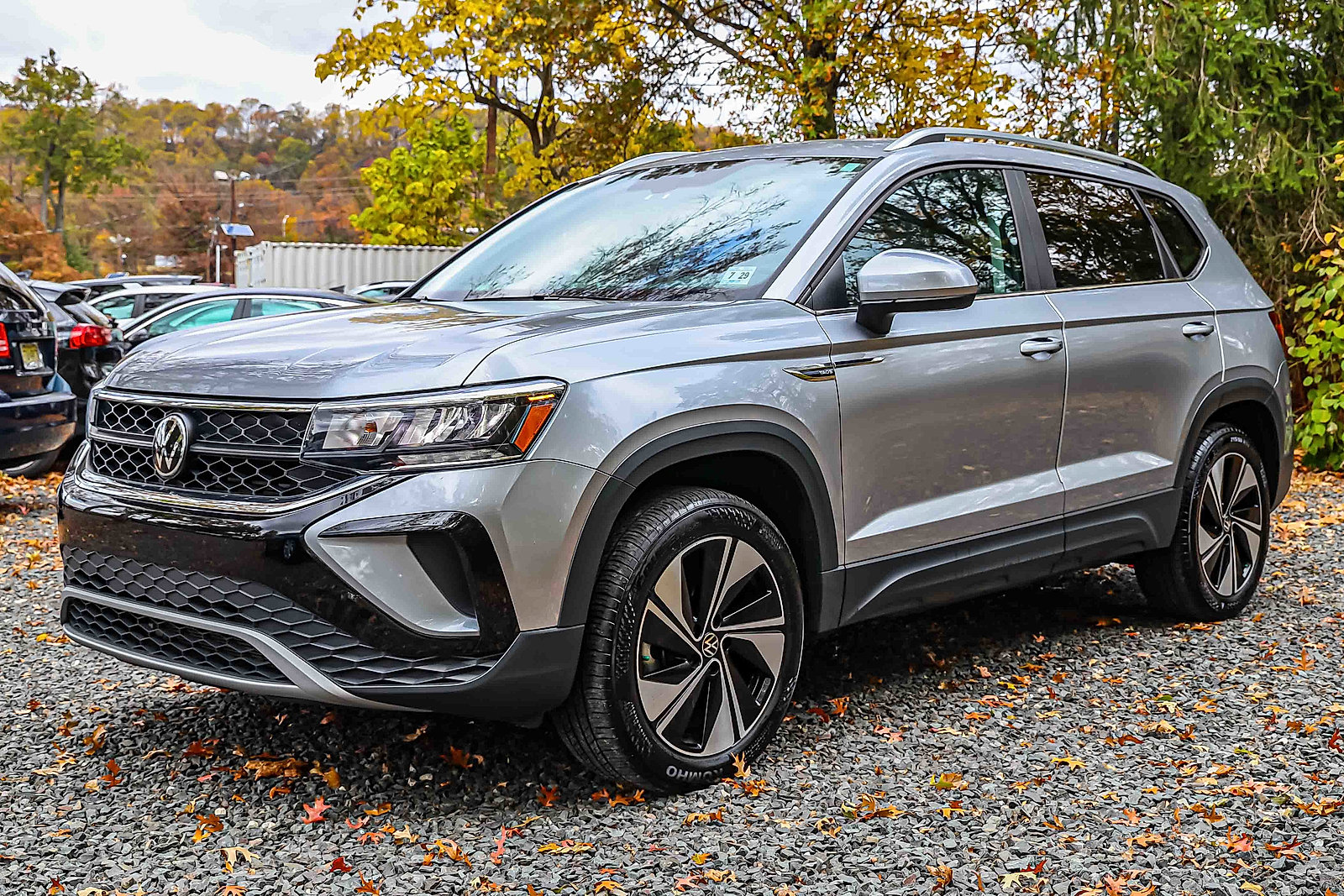 Used 2024 Volkswagen Taos SE image 3