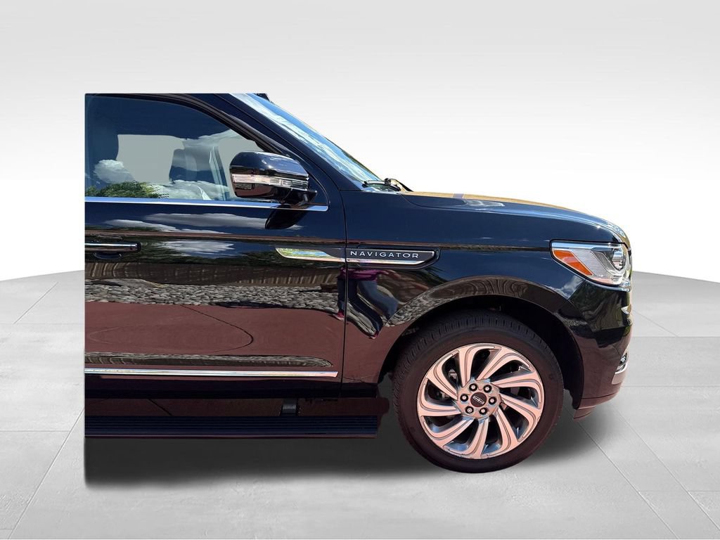 Used 2024 Lincoln Navigator Premiere AWD/4WD image 36