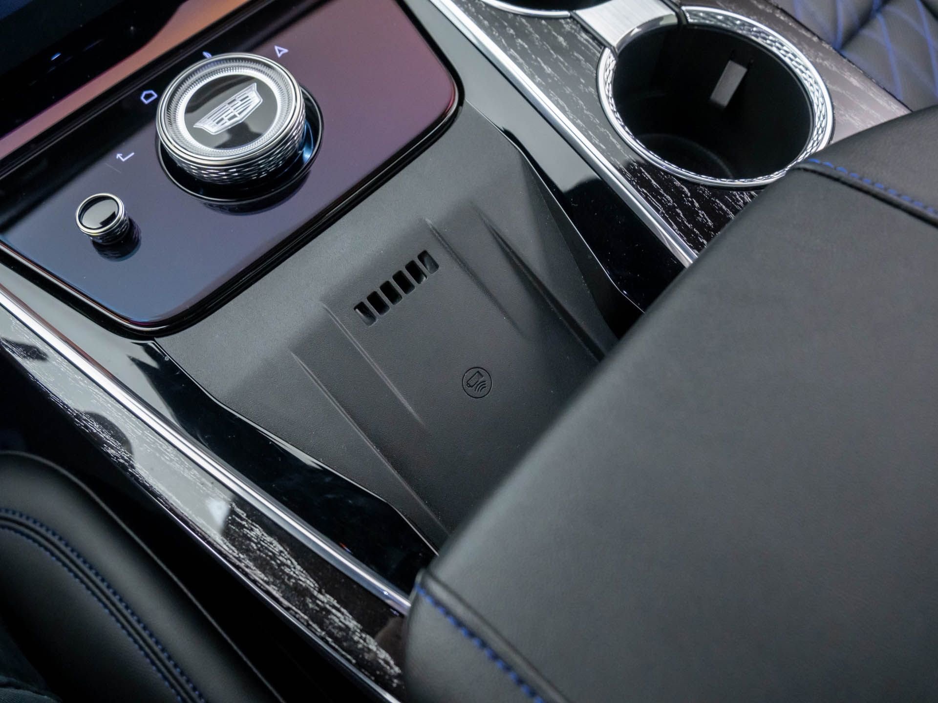 New 2025 Cadillac Escalade IQ Sport 1 w/ LPO, ONYX Package image 27