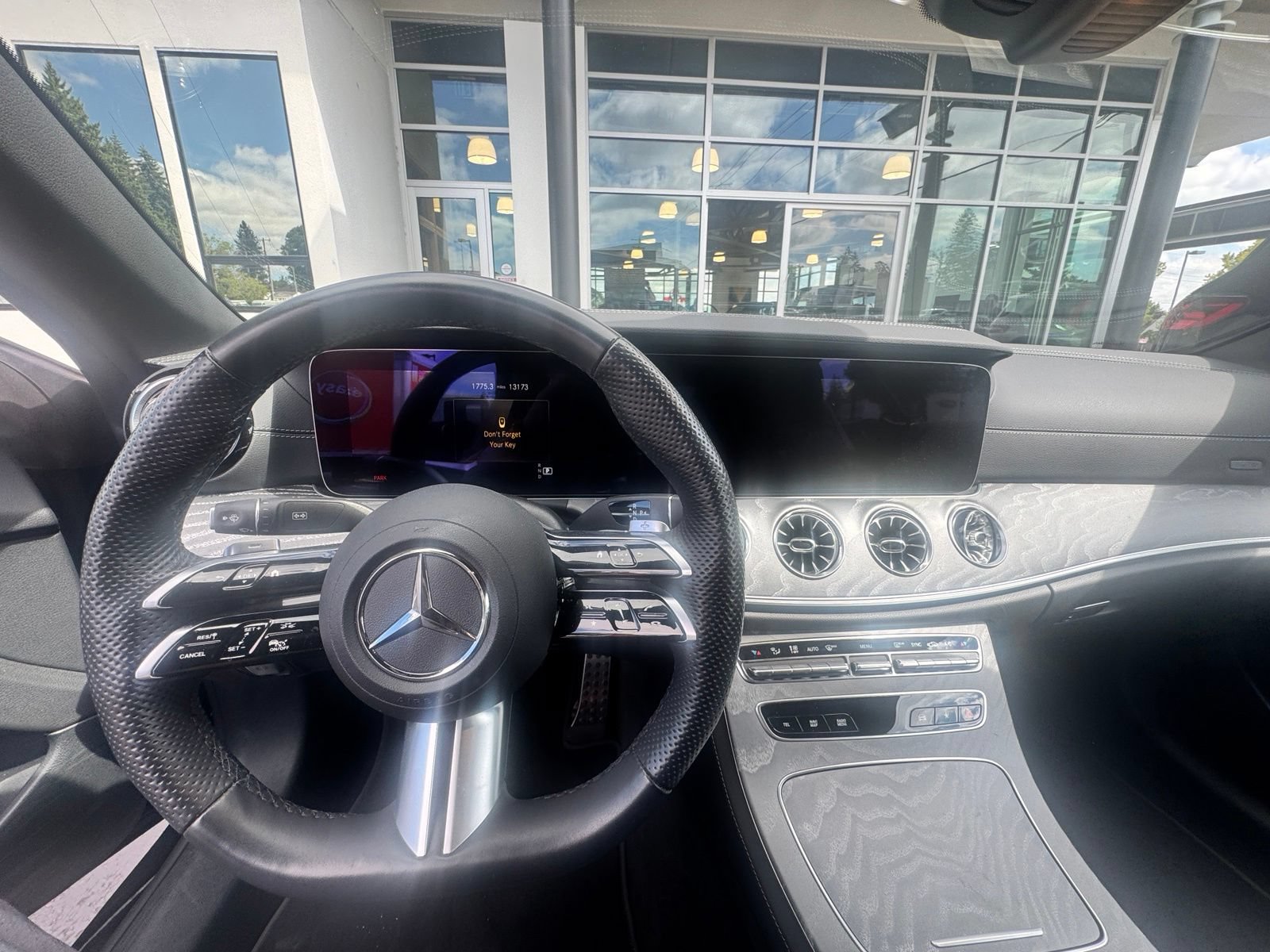 Used 2023 Mercedes-Benz E 450 4MATIC Cabriolet image 2