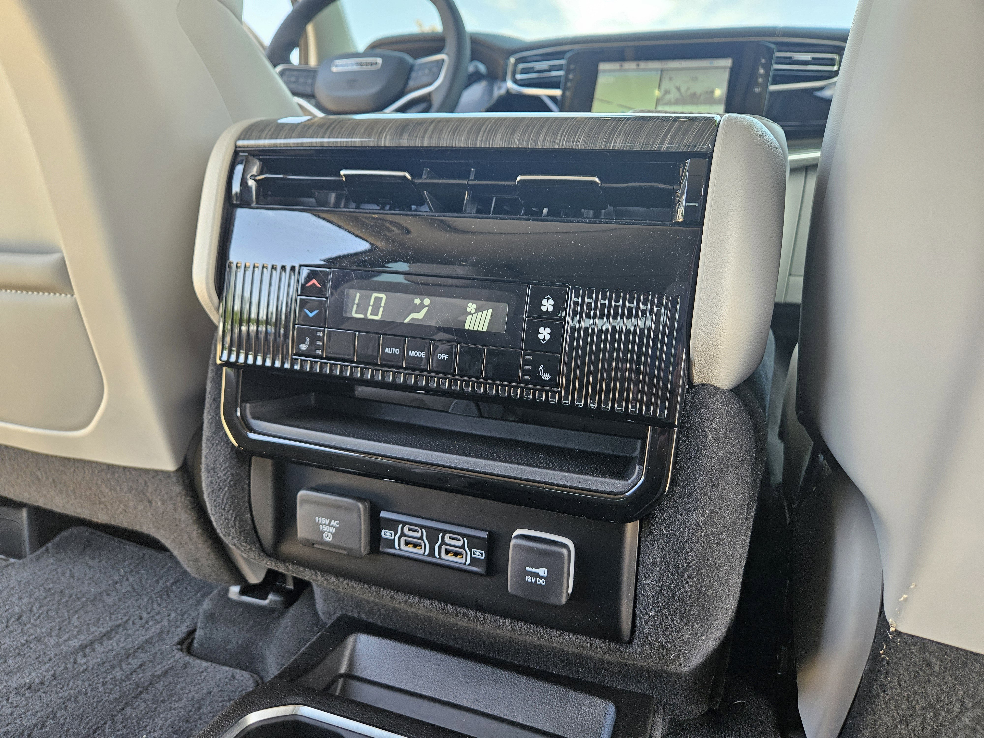 Used 2022 Jeep Wagoneer Series III w/ Premium Group I AWD/4WD image 25