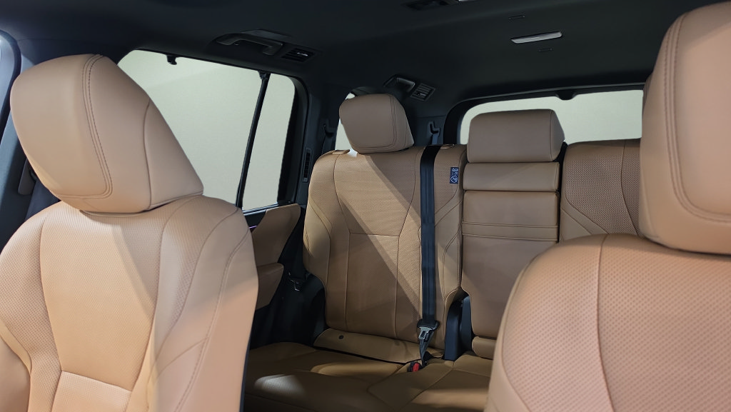 New 2026 Lexus LX 600 4WD w/ Luxury Package image 17