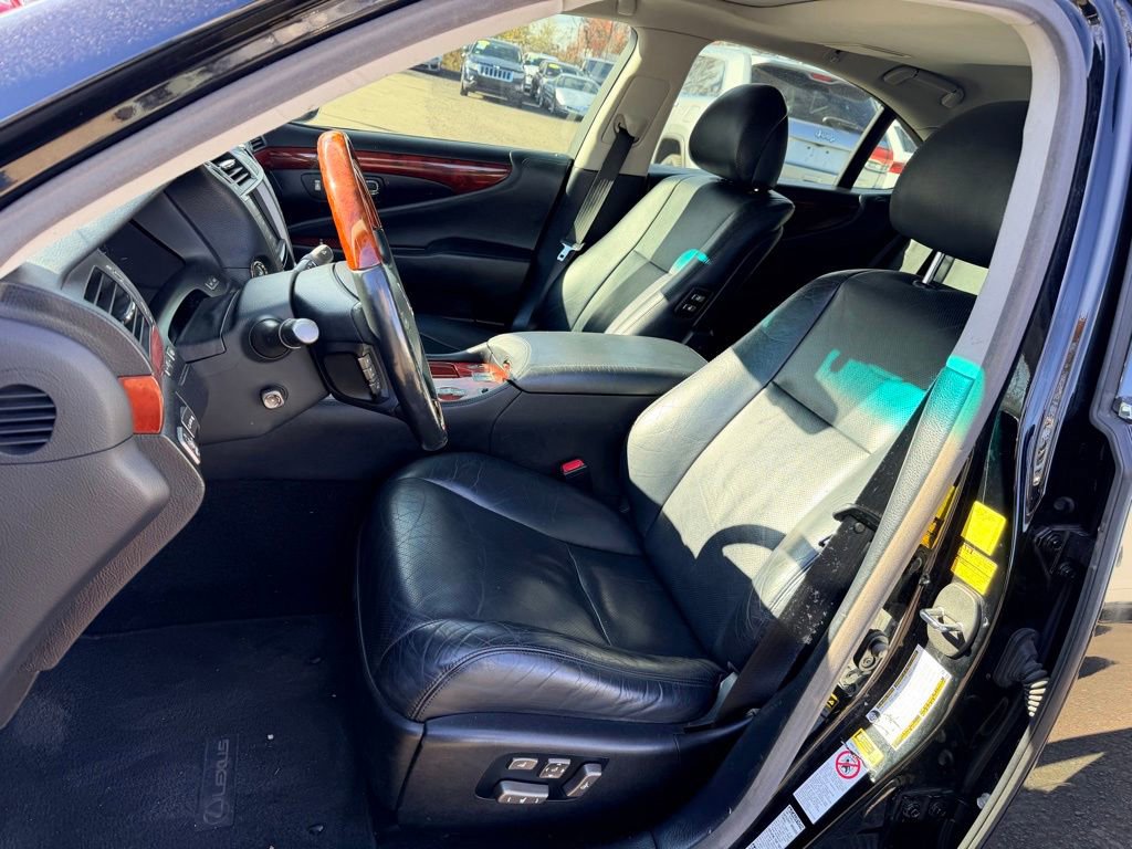 Used 2011 Lexus LS 460 AWD w/ Luxury Value Edition image 18