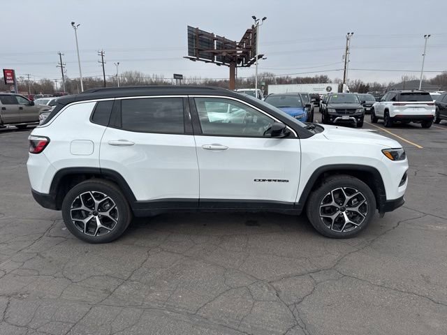 Used 2025 Jeep Compass Limited image 11