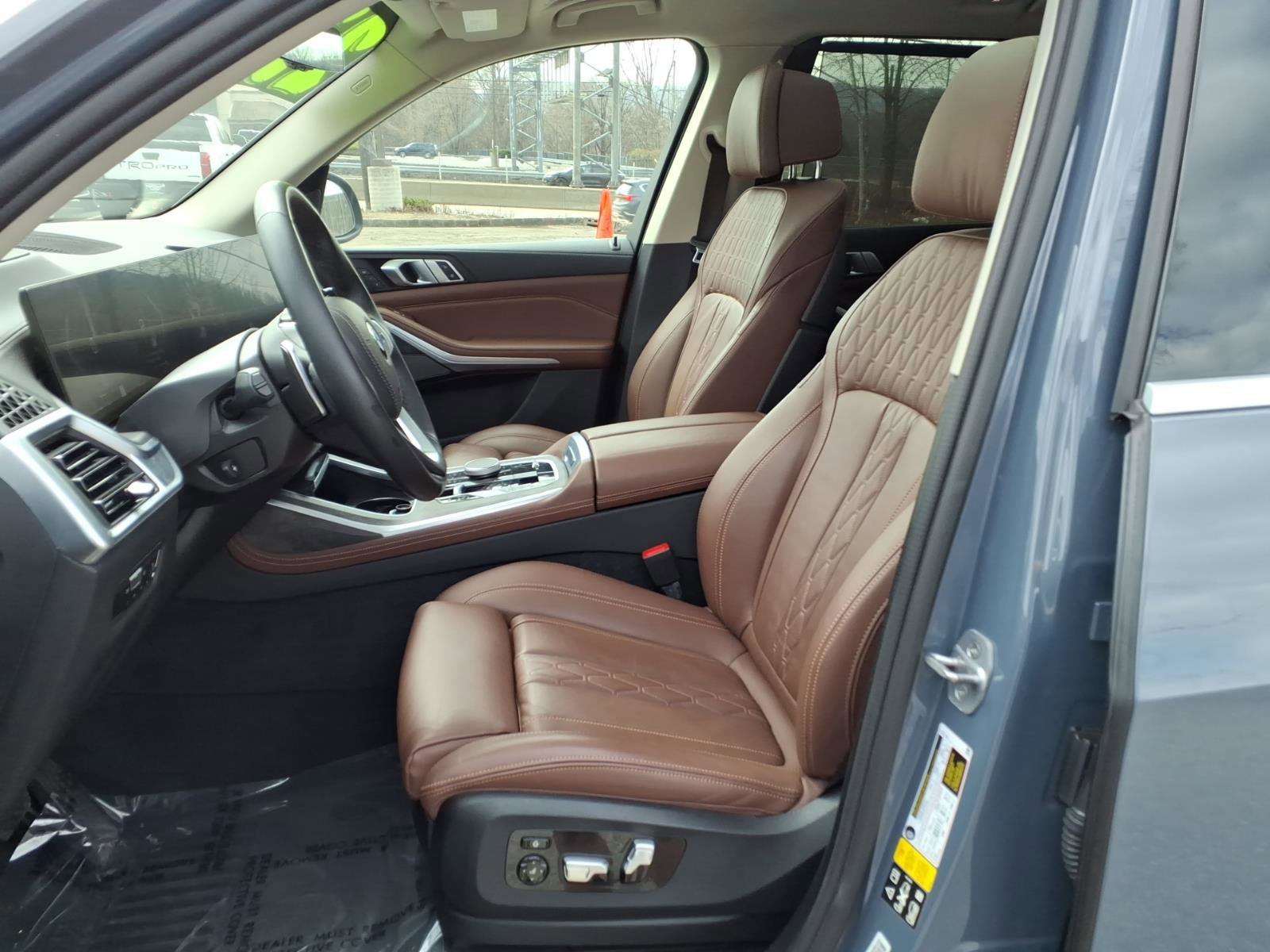 Used 2023 BMW X7 xDrive40i w/ Premium Package image 17