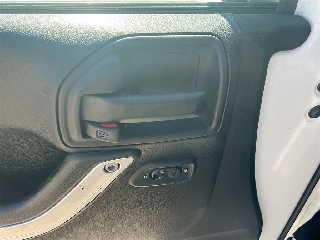 Used 2018 Jeep Wrangler Unlimited Sahara image 16