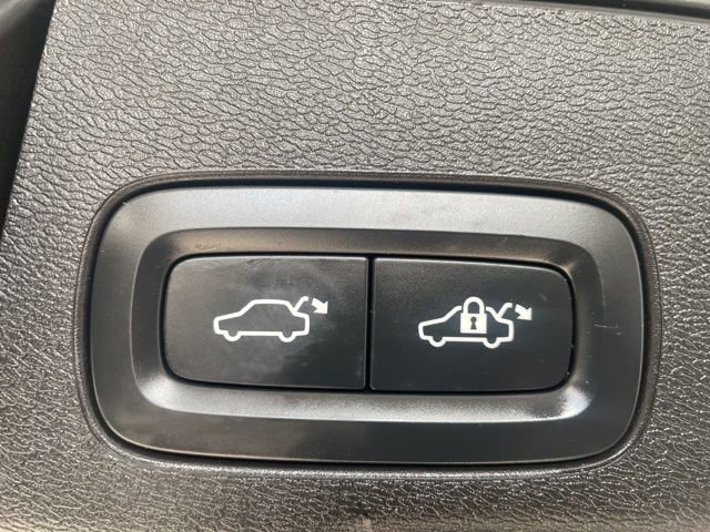 Certified 2025 Volvo XC60 B5 Core image 10