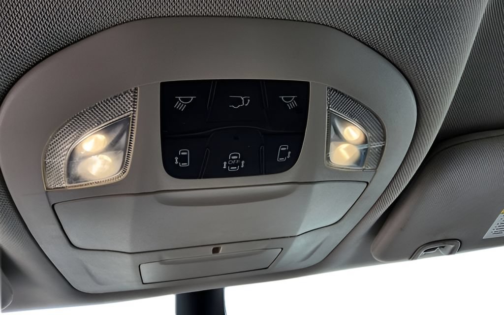 Used 2024 Chrysler Pacifica Touring-L FWD image 9
