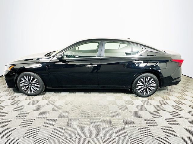 Used 2024 Nissan Altima 2.5 SV image 5