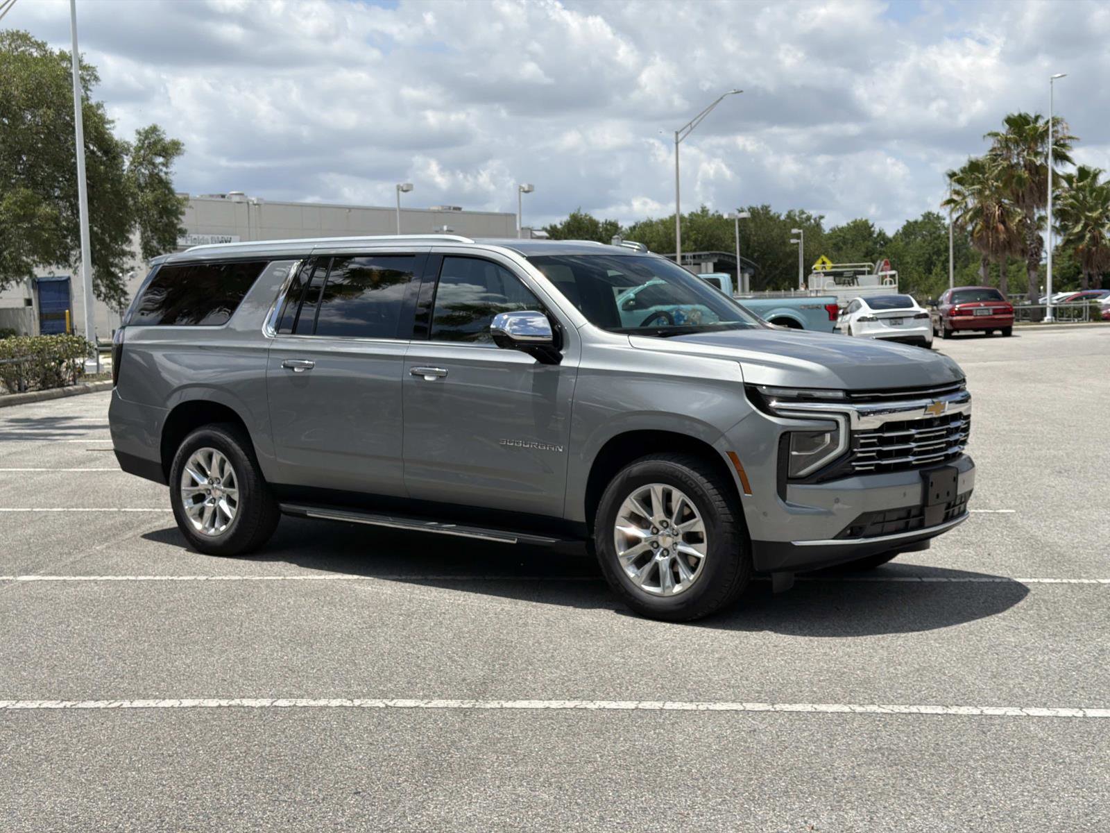 Used 2025 Chevrolet Suburban Premier RWD image 2