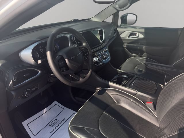 Used 2025 Chrysler Pacifica Limited FWD image 10