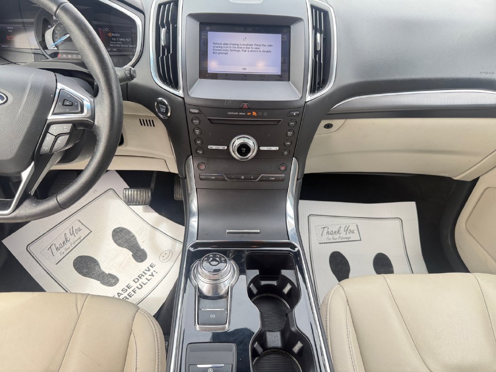 Used 2019 Ford Edge Titanium FWD image 11