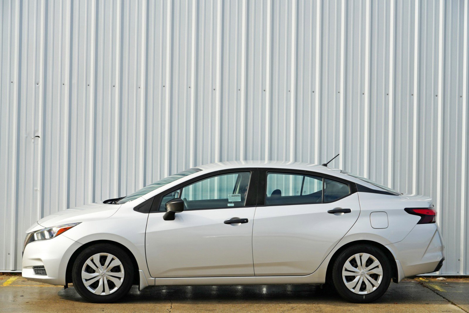 Used 2020 Nissan Versa S image 41