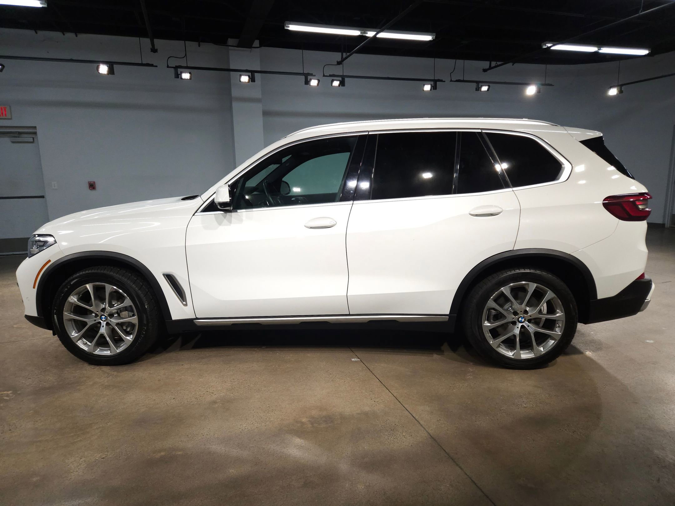 Used 2022 BMW X5 xDrive40i w/ Premium Package image 4