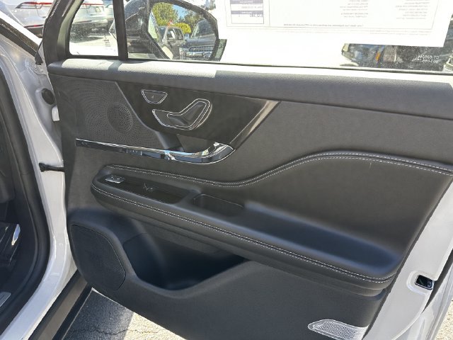 Certified 2023 Lincoln Corsair AWD image 36
