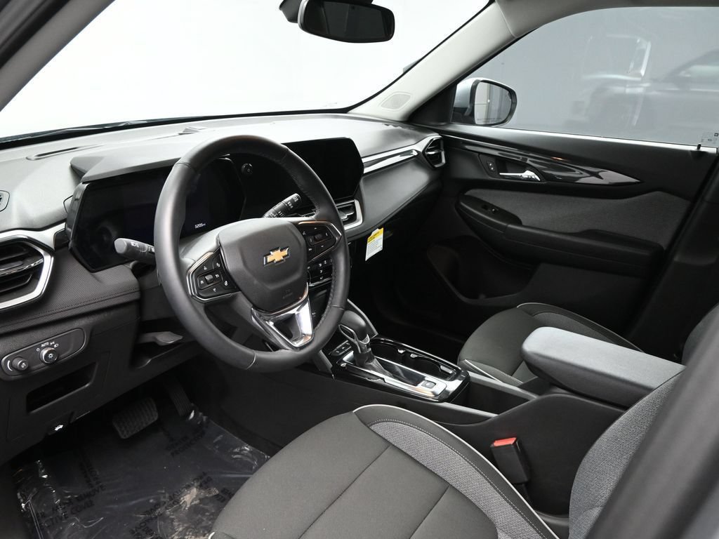 Used 2025 Chevrolet TrailBlazer LT w/ Convenience Package FWD image 8