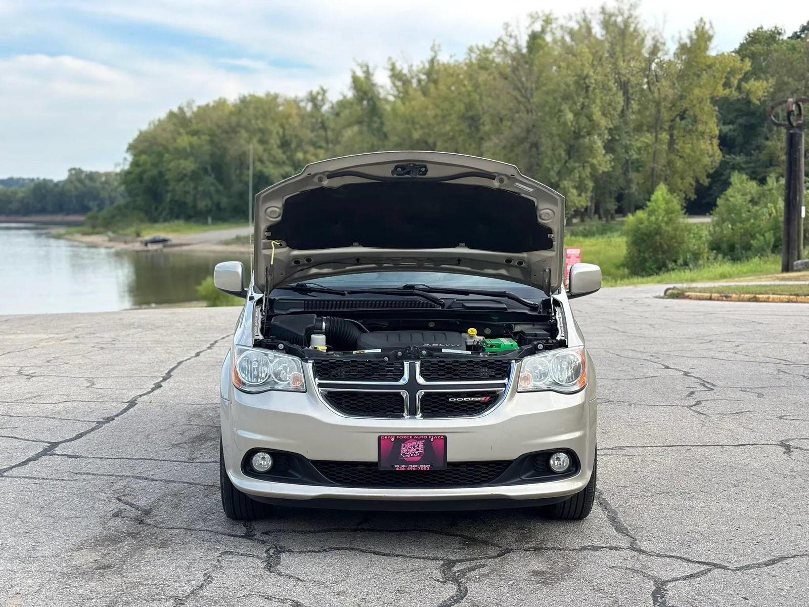 Used 2013 Dodge Grand Caravan Crew FWD image 17