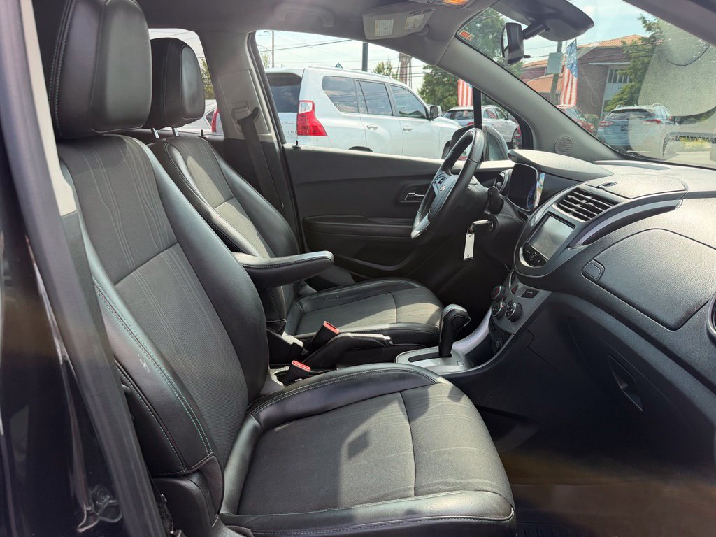 Used 2016 Chevrolet Trax LT w/ LT Convenience Package AWD/4WD image 30