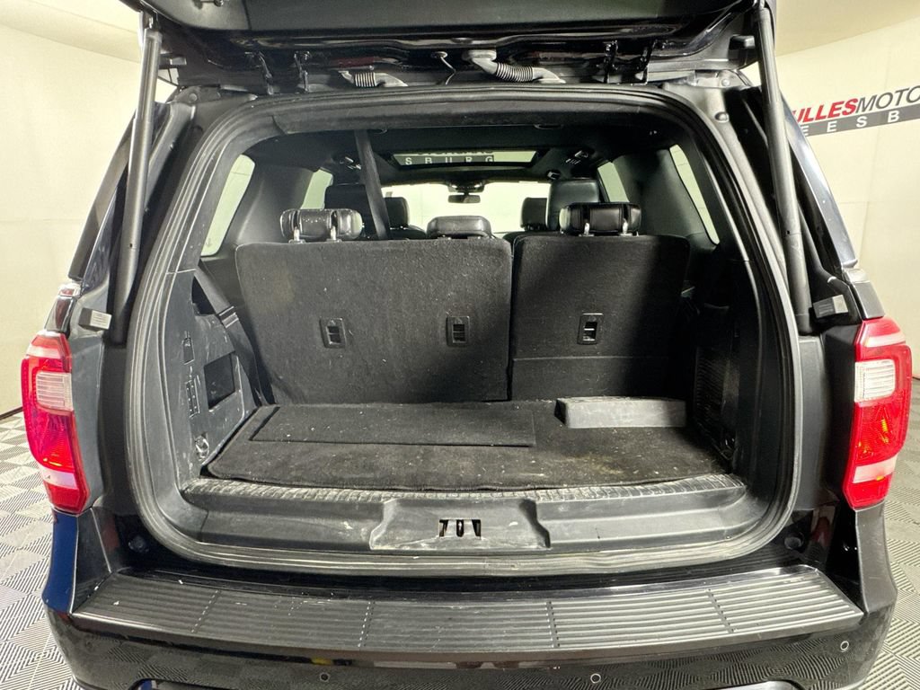 Used 2020 Ford Expedition XLT w/ Equipment Group 202A AWD/4WD image 27