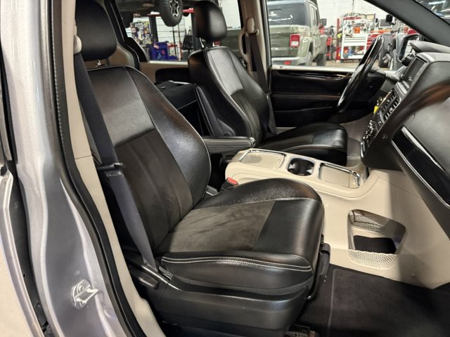 Used 2019 Dodge Grand Caravan SXT FWD image 9
