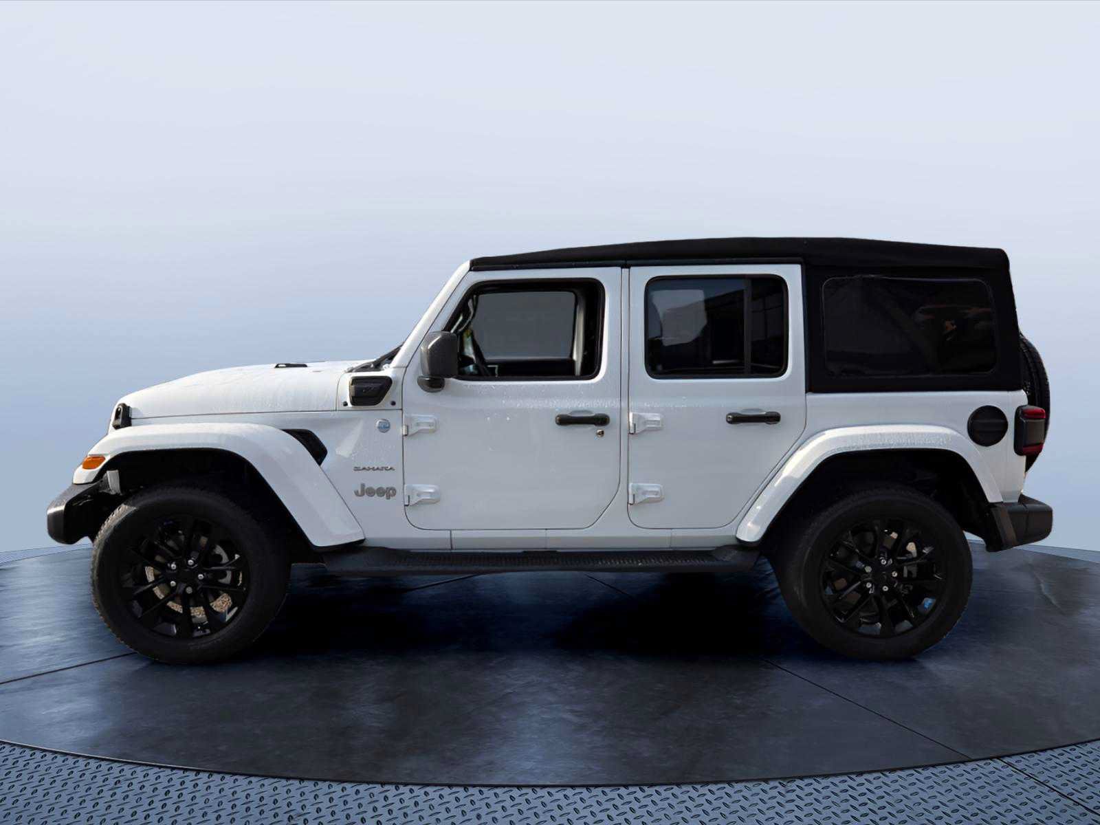 Used 2023 Jeep Wrangler Unlimited Sahara w/ Cold Weather Group AWD/4WD image 3