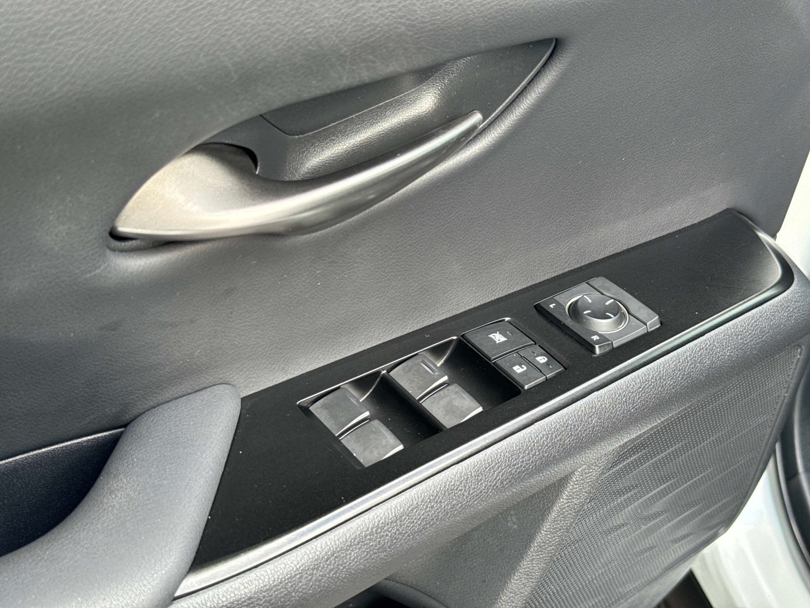 Used 2022 Lexus UX 250h w/ Accessory Package (Z2) AWD/4WD image 20