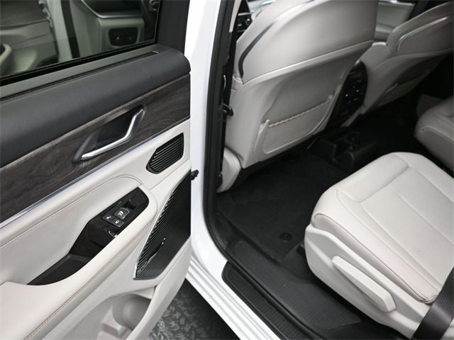 Used 2022 Jeep Grand Cherokee L Overland w/ Advanced Protech Group III image 16