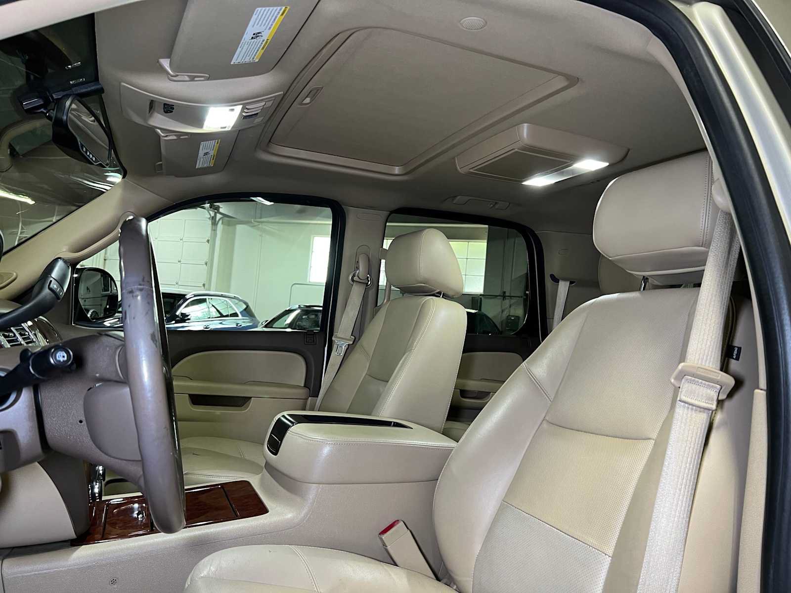 Used 2014 Chevrolet Tahoe LTZ AWD/4WD image 23