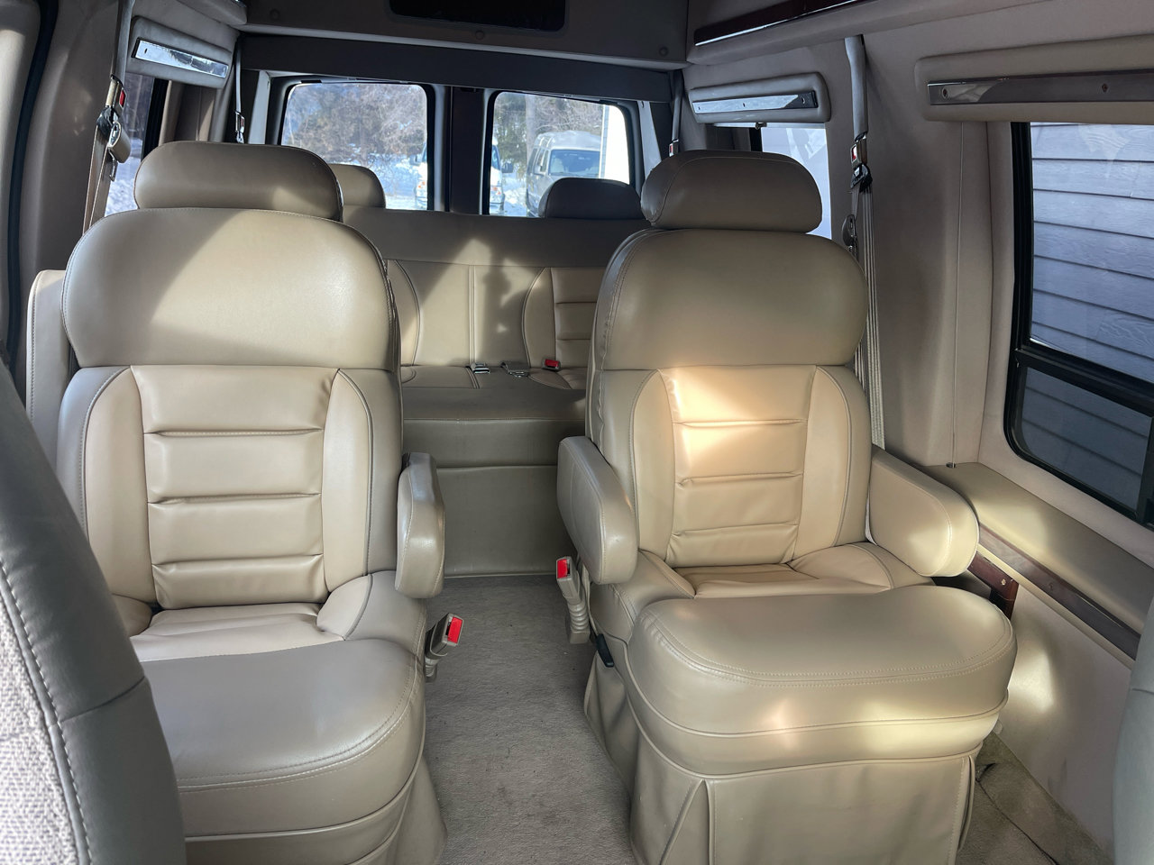 Used 2011 Chevrolet Express 1500 image 7