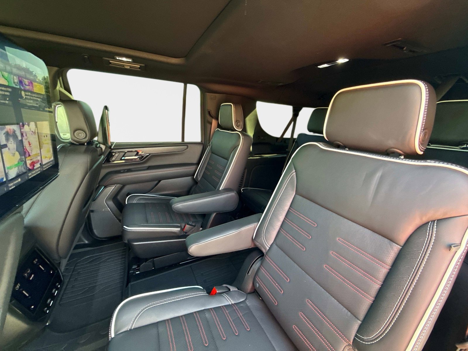 Used 2026 GMC Yukon XL AT4 Ultimate w/ LPO, Floor Liner Package AWD/4WD image 17