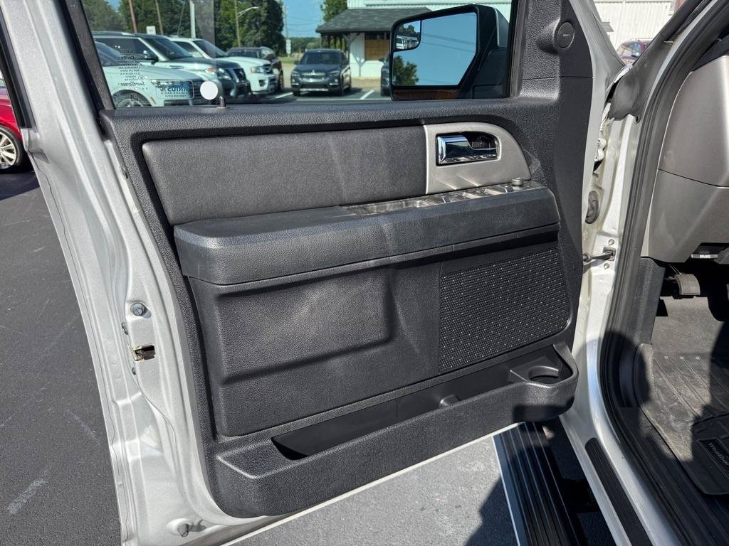 Used 2017 Ford Expedition Limited w/ Equipment Group 301A RWD image 9