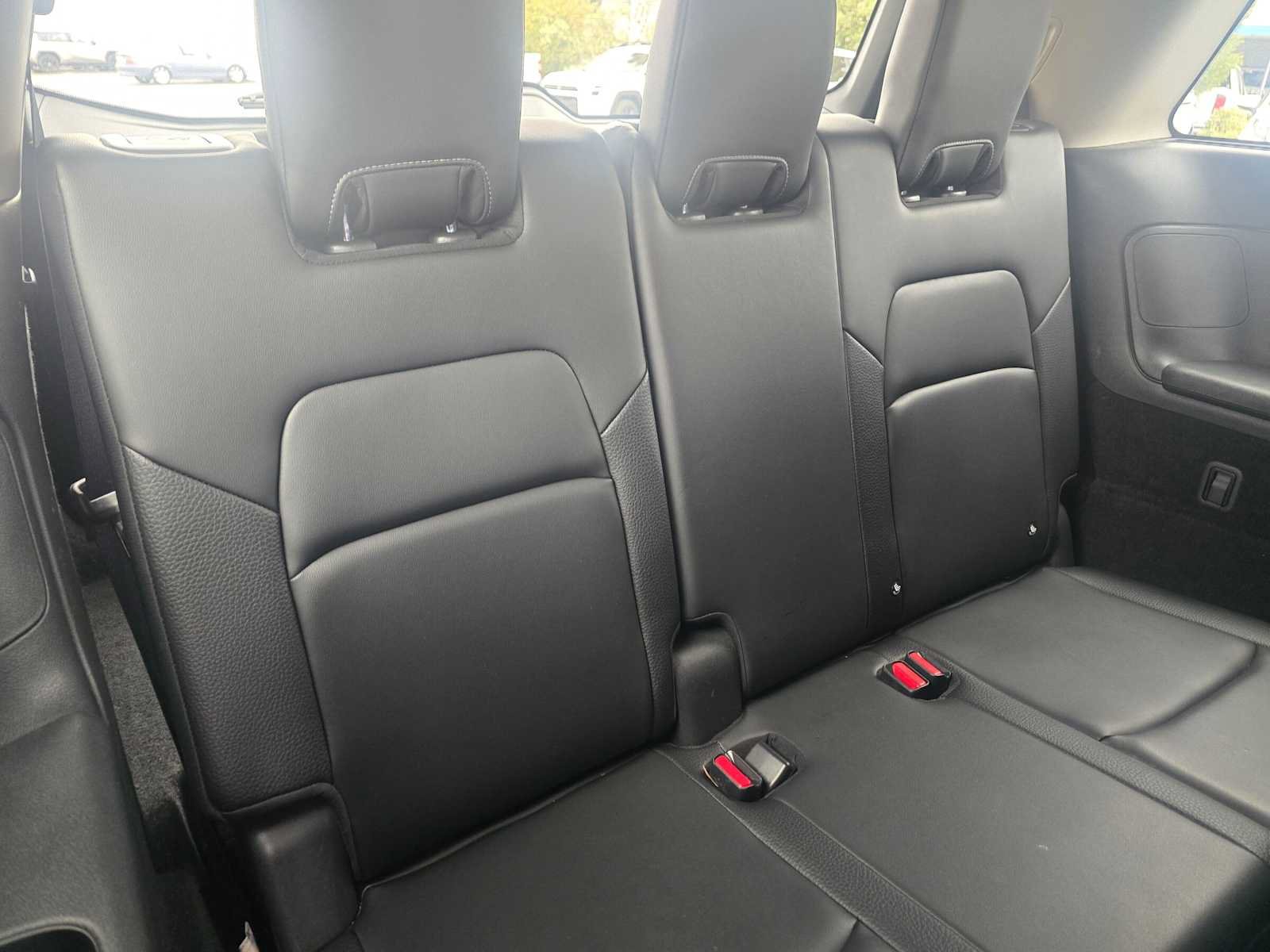 Used 2025 Nissan Pathfinder SL FWD image 13