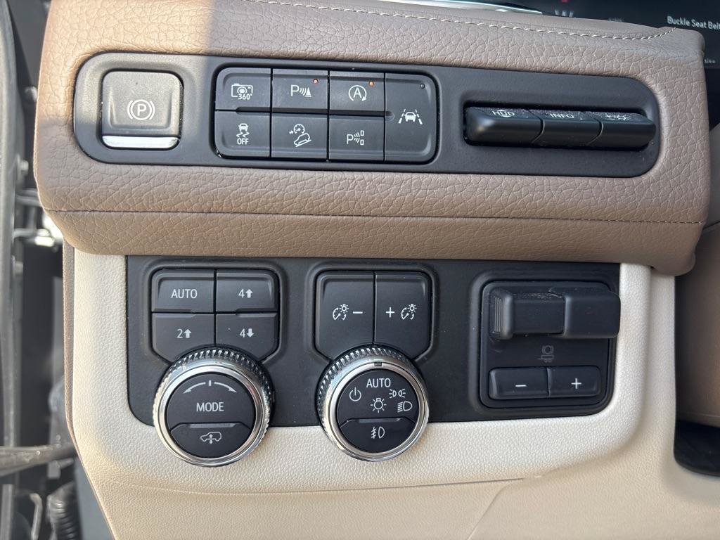 Used 2024 GMC Yukon Denali w/ Advanced Technology Package AWD/4WD image 29