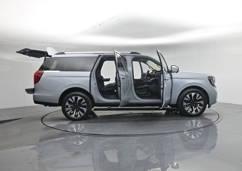 Used 2025 Ford Expedition Max Platinum w/ Driver's Package image 5