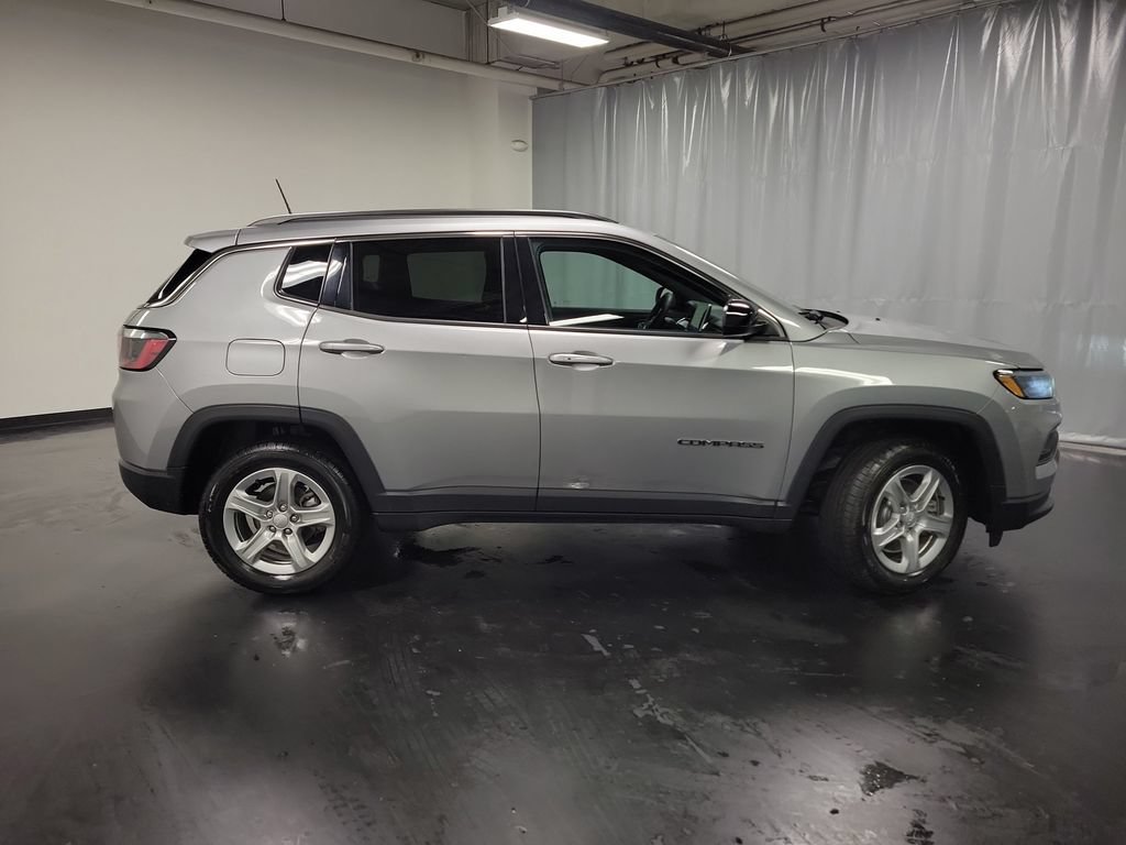 Used 2024 Jeep Compass Latitude AWD/4WD image 9