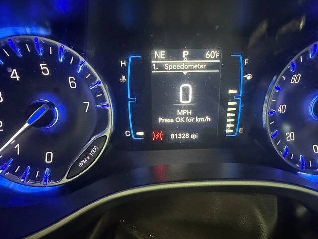 Used 2017 Chrysler Pacifica Touring-L FWD image 17