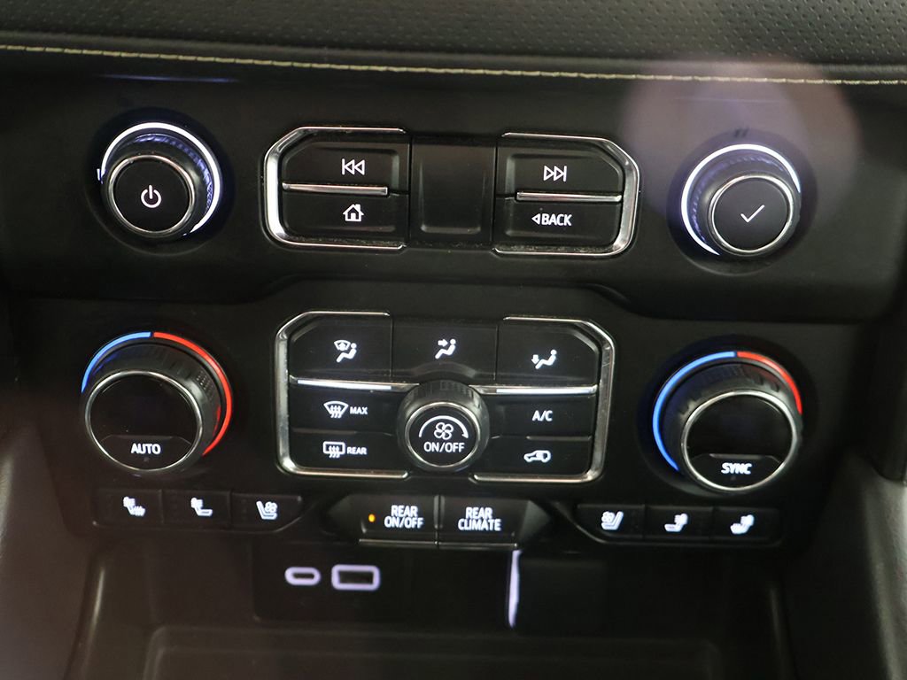 Used 2023 Chevrolet Suburban Premier AWD/4WD image 51