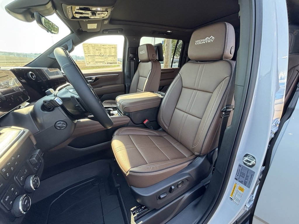 New 2026 Chevrolet Suburban High Country image 7