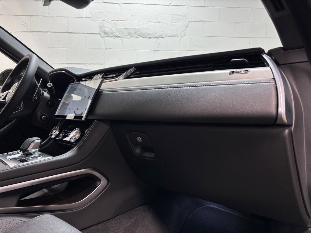 New 2026 Jaguar F-PACE R-Dynamic S image 30