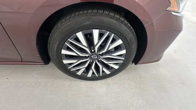 Certified 2024 Nissan Altima 2.5 SV FWD image 9
