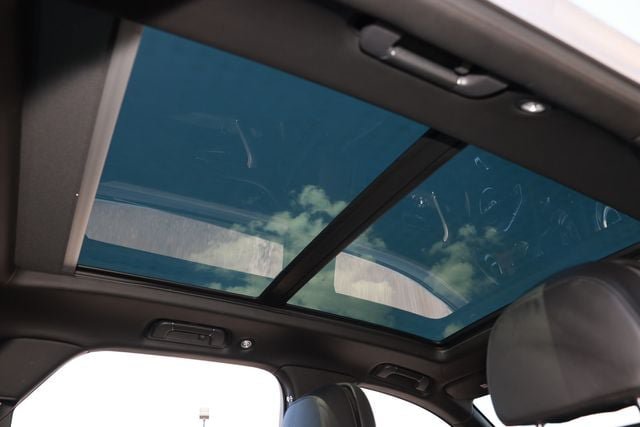 Used 2018 Bentley Bentayga AWD/4WD image 26