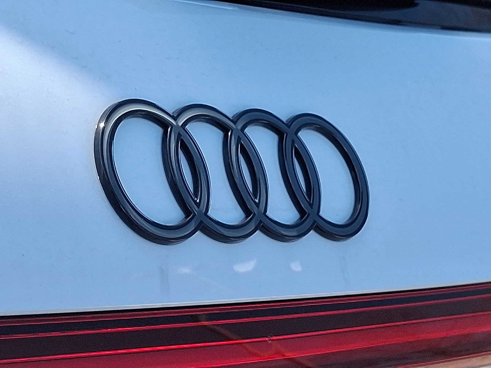 New 2025 Audi SQ5 Prestige image 18