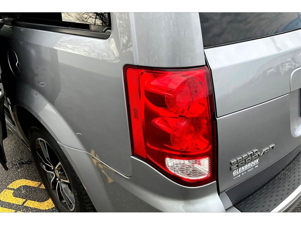 Used 2018 Dodge Grand Caravan GT image 35